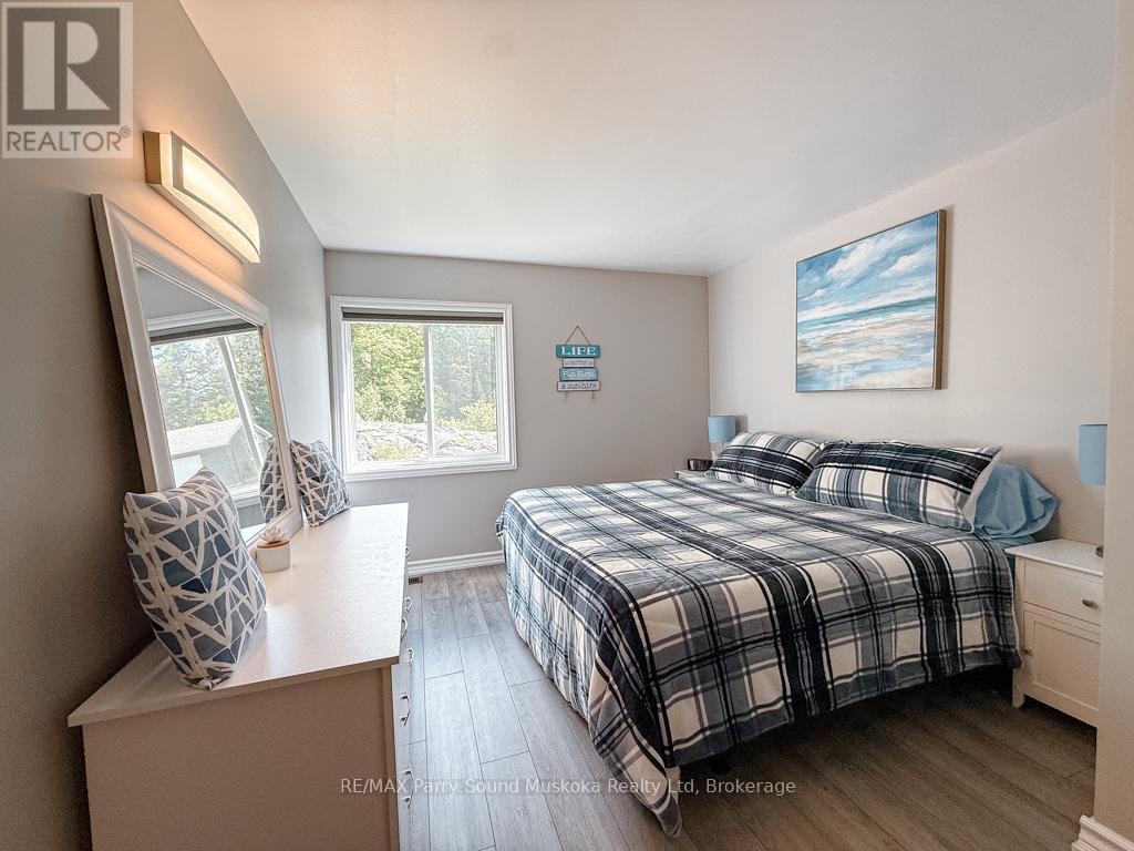127 Burnetts Road, Mckellar, ON - Indoor Photo Showing Bedroom