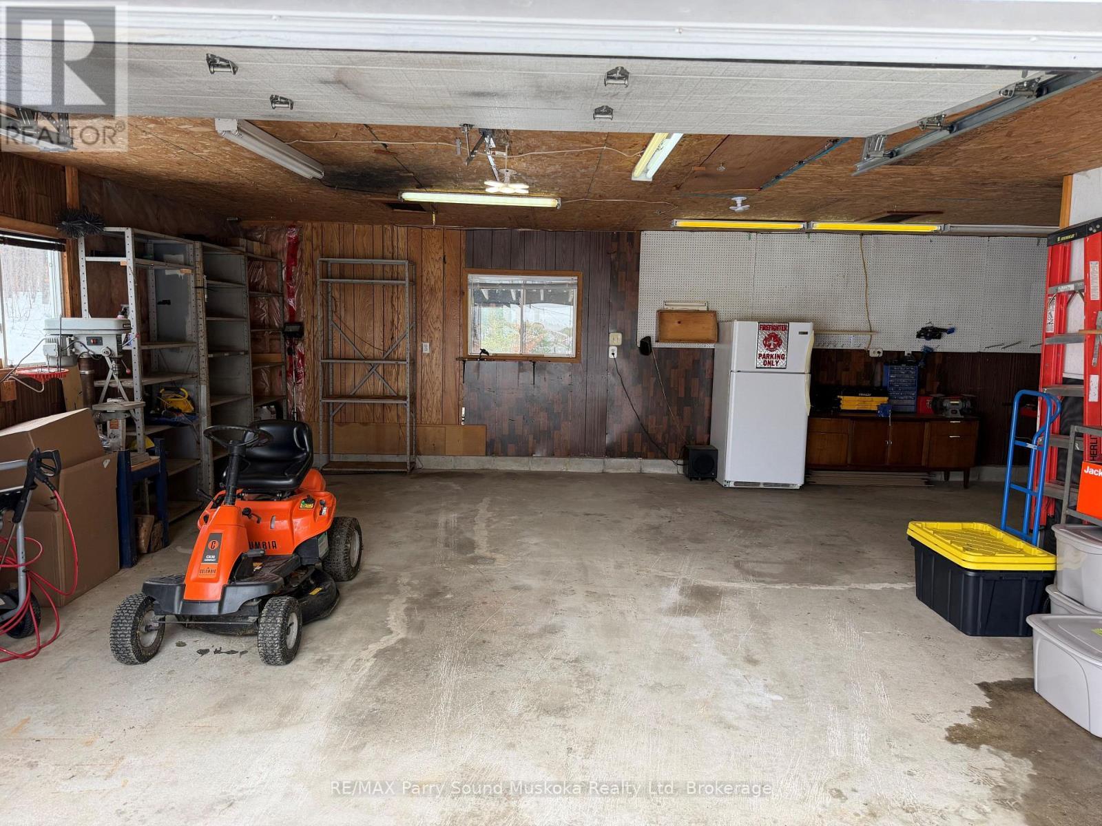 127 Burnetts Road, Mckellar, ON - Indoor Photo Showing Garage