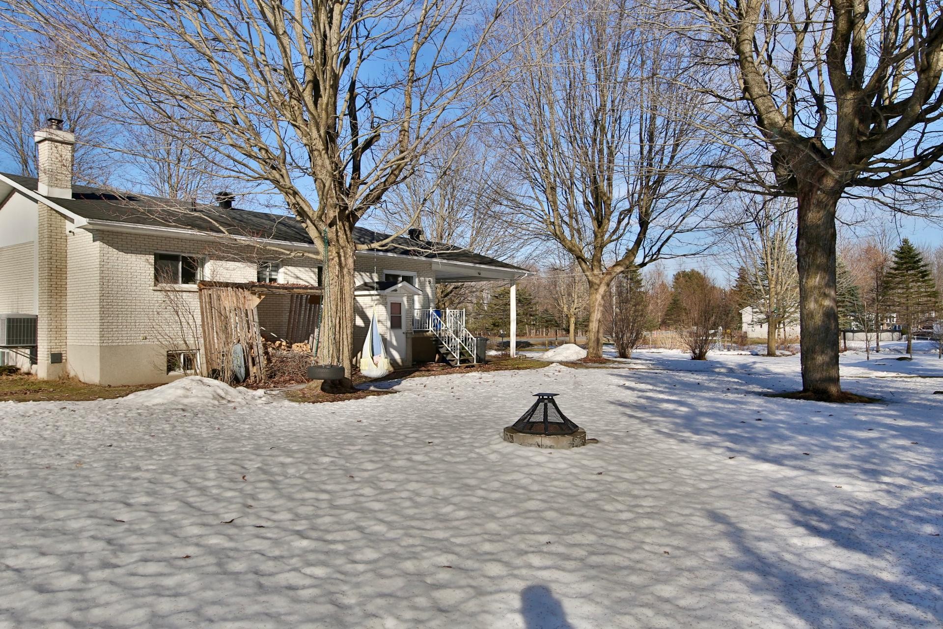 Courtyard - 811 4E Rang O., Acton Vale, QC - Outdoor