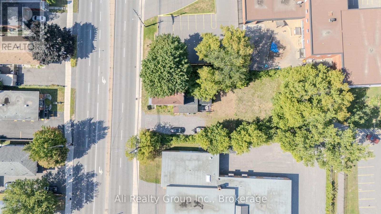 713 St Laurent Boulevard, Ottawa, ON