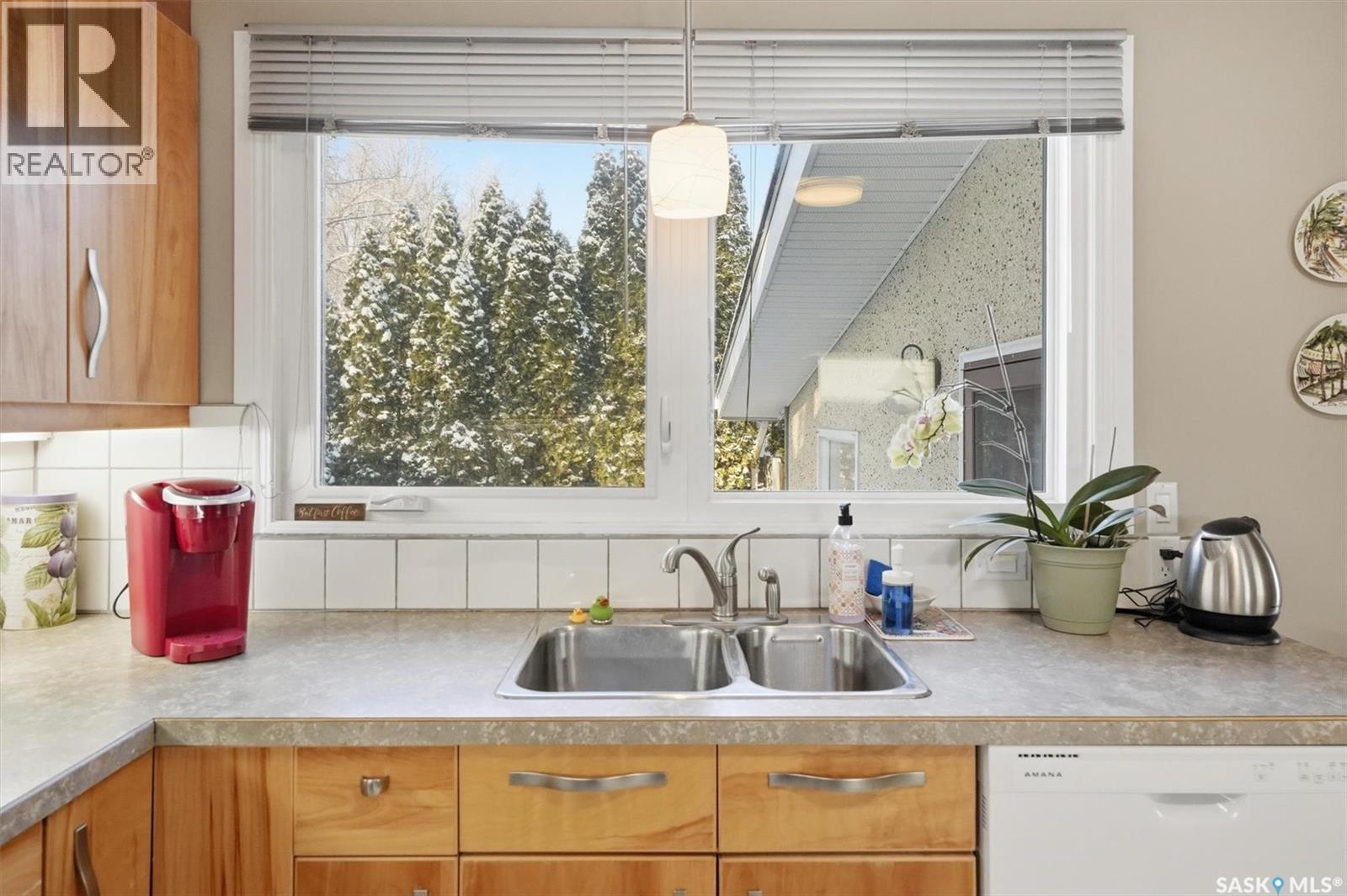 2195 Easthill, Saskatoon, SK - Indoor Photo Showing Kitchen With Double Sink
