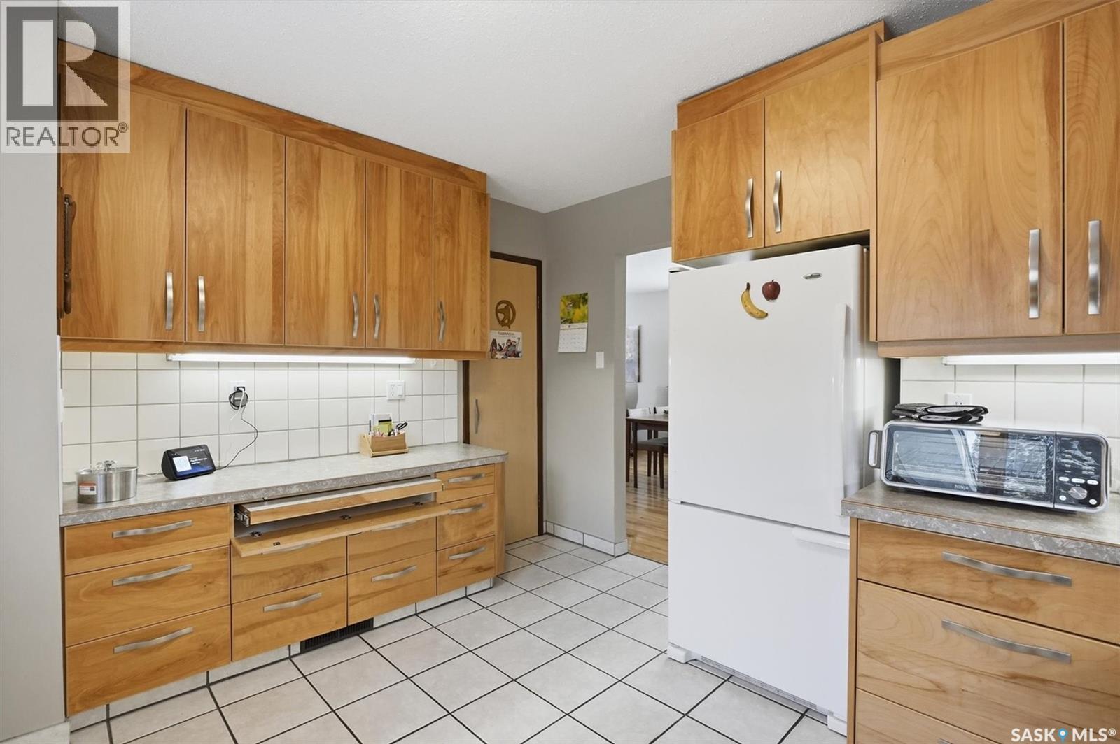 2195 Easthill, Saskatoon, SK - Indoor Photo Showing Kitchen