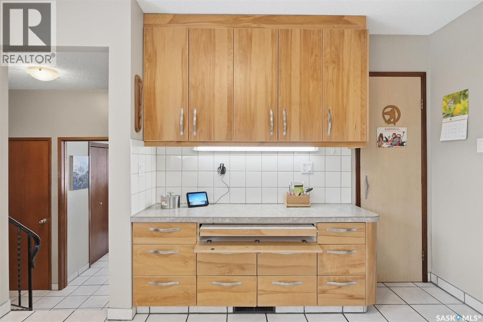 2195 Easthill, Saskatoon, SK - Indoor Photo Showing Kitchen