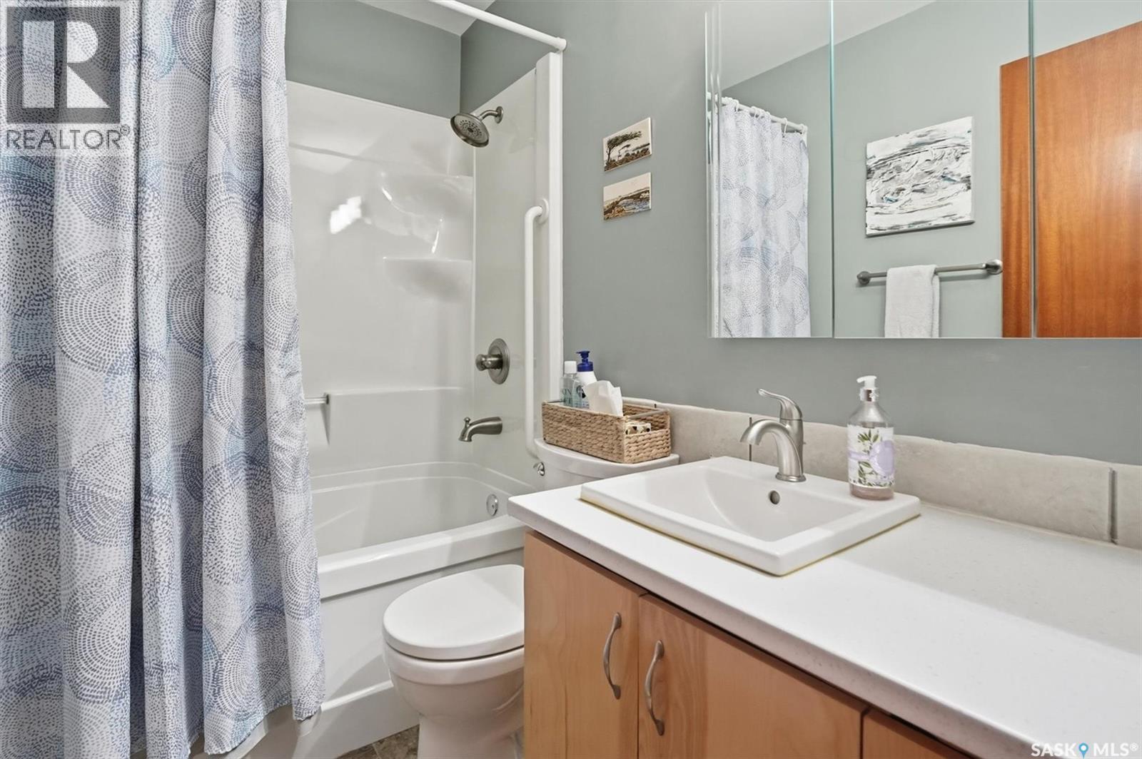 2195 Easthill, Saskatoon, SK - Indoor Photo Showing Bathroom