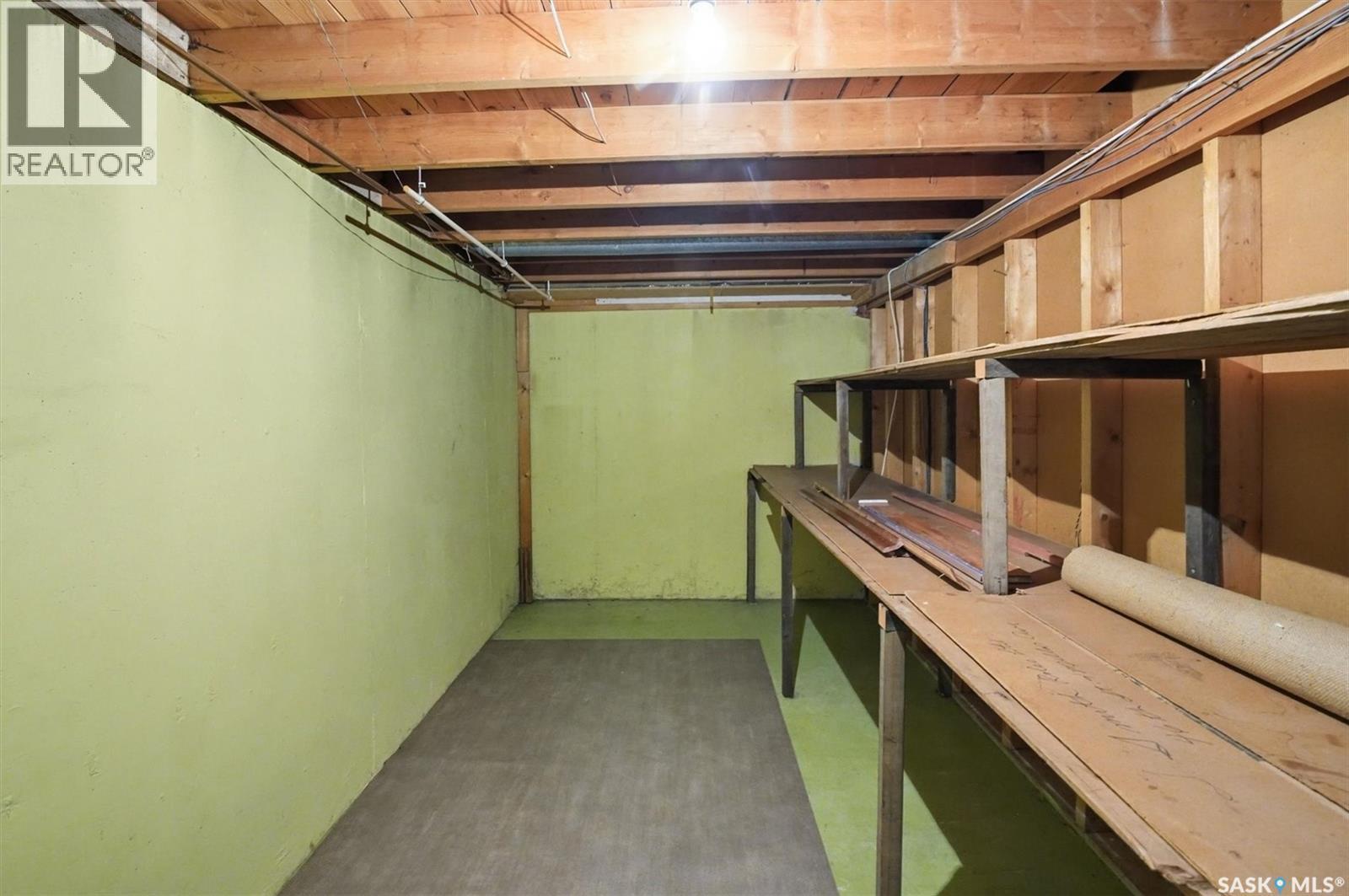 2195 Easthill, Saskatoon, SK - Indoor