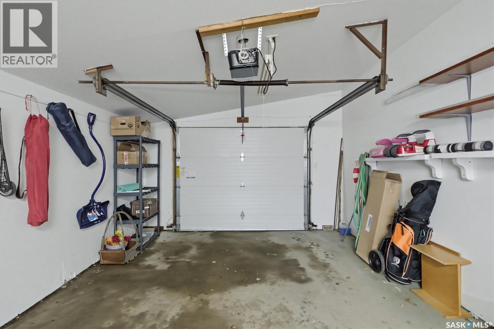 2195 Easthill, Saskatoon, SK - Indoor Photo Showing Garage