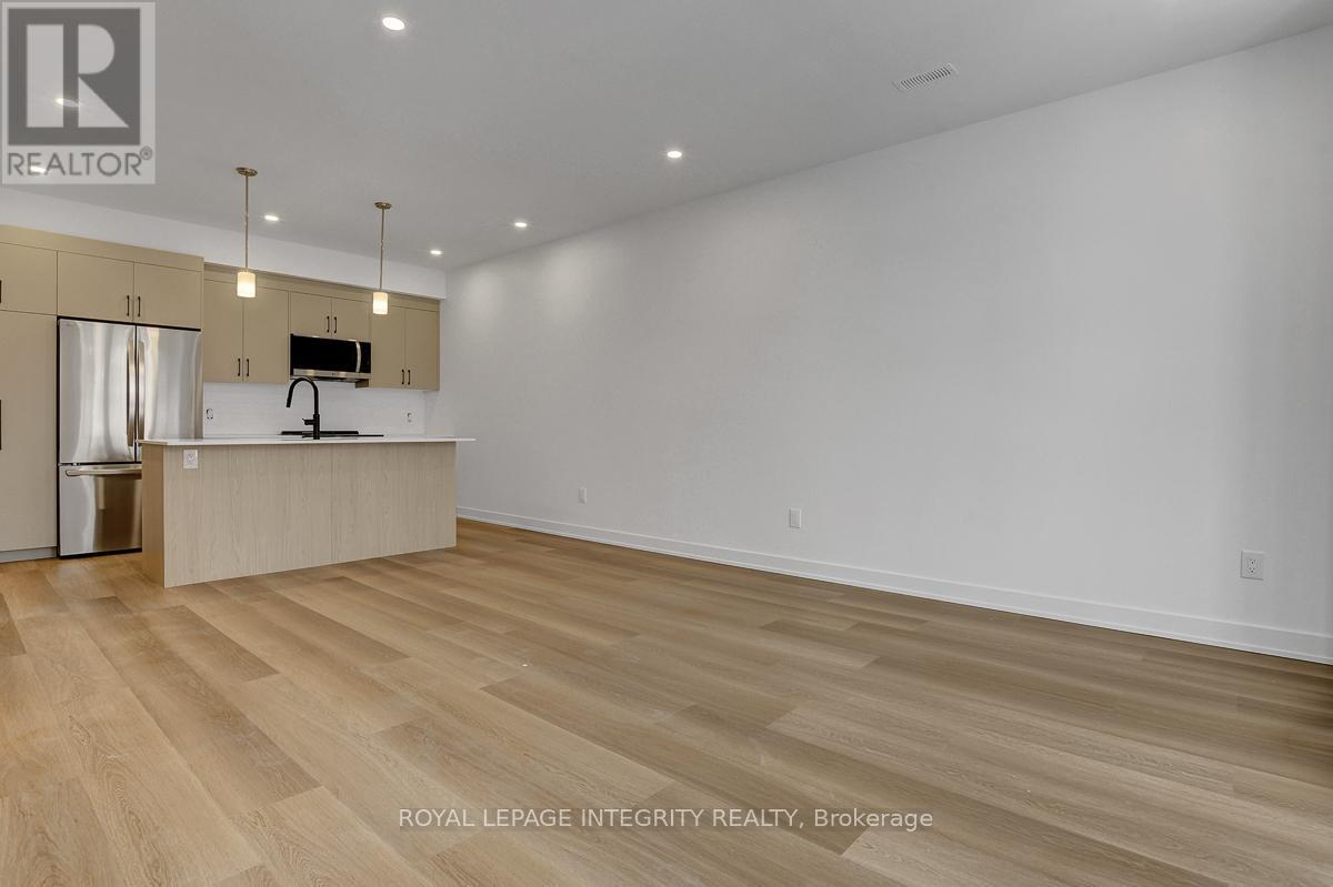 35 Ella Street, Ottawa, ON - Indoor Photo Showing Kitchen