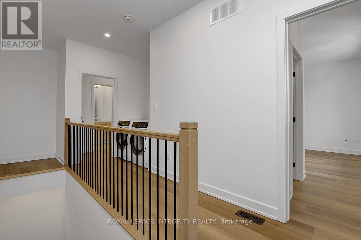 35 Ella Street, Ottawa, ON - Indoor Photo Showing Other Room