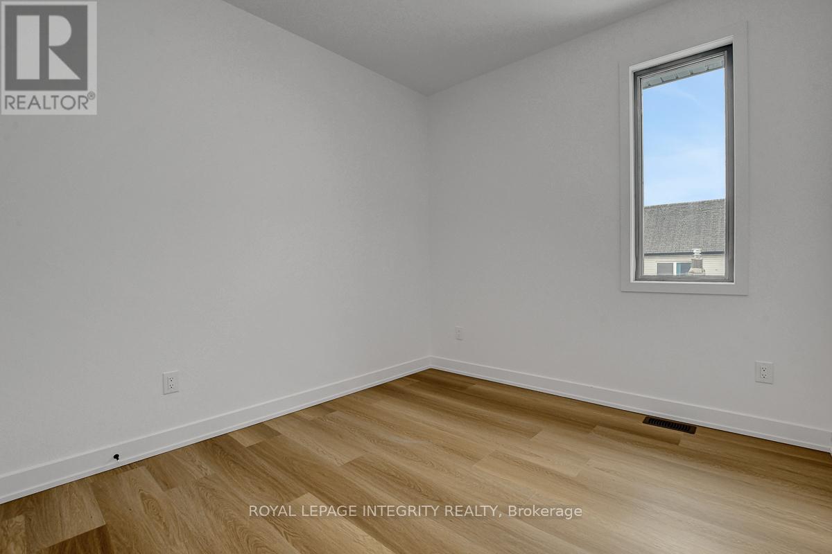 35 Ella Street, Ottawa, ON - Indoor Photo Showing Other Room