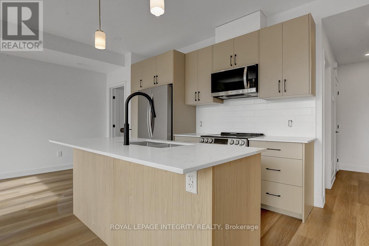 35 Ella Street, Ottawa, ON - Indoor Photo Showing Kitchen