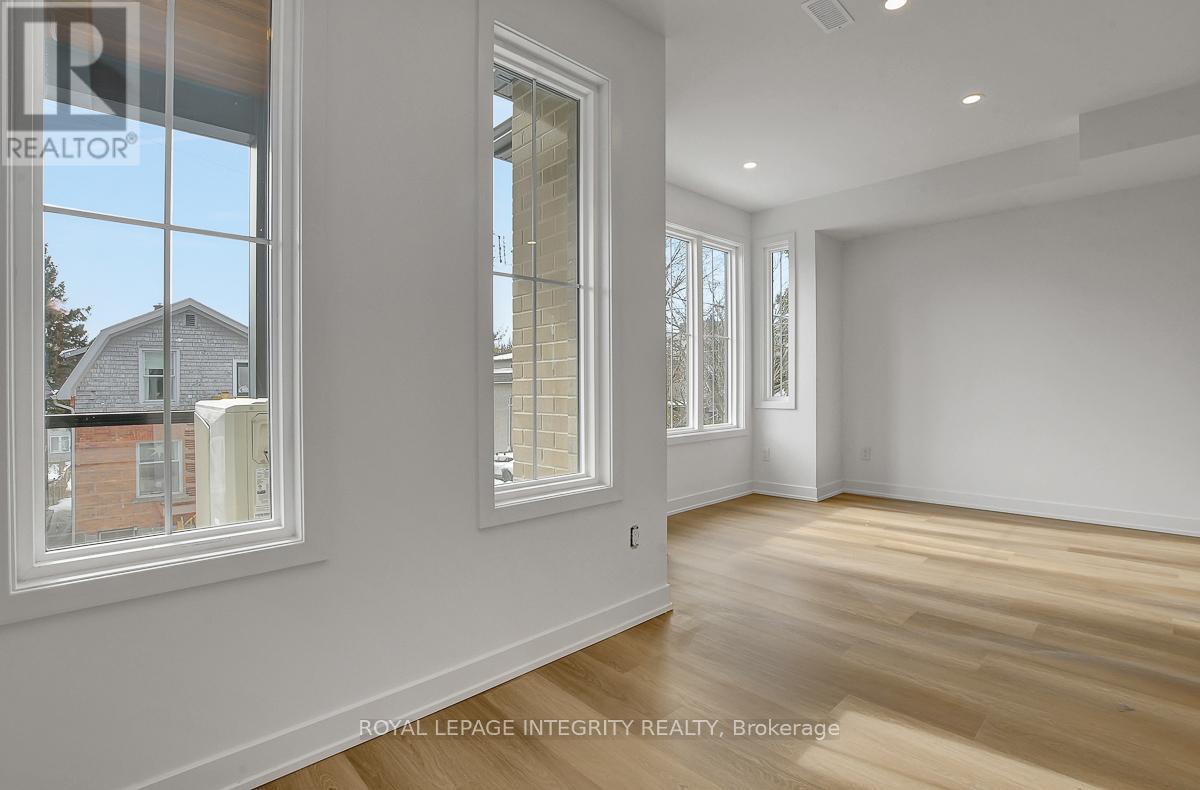 35 Ella Street, Ottawa, ON - Indoor Photo Showing Other Room