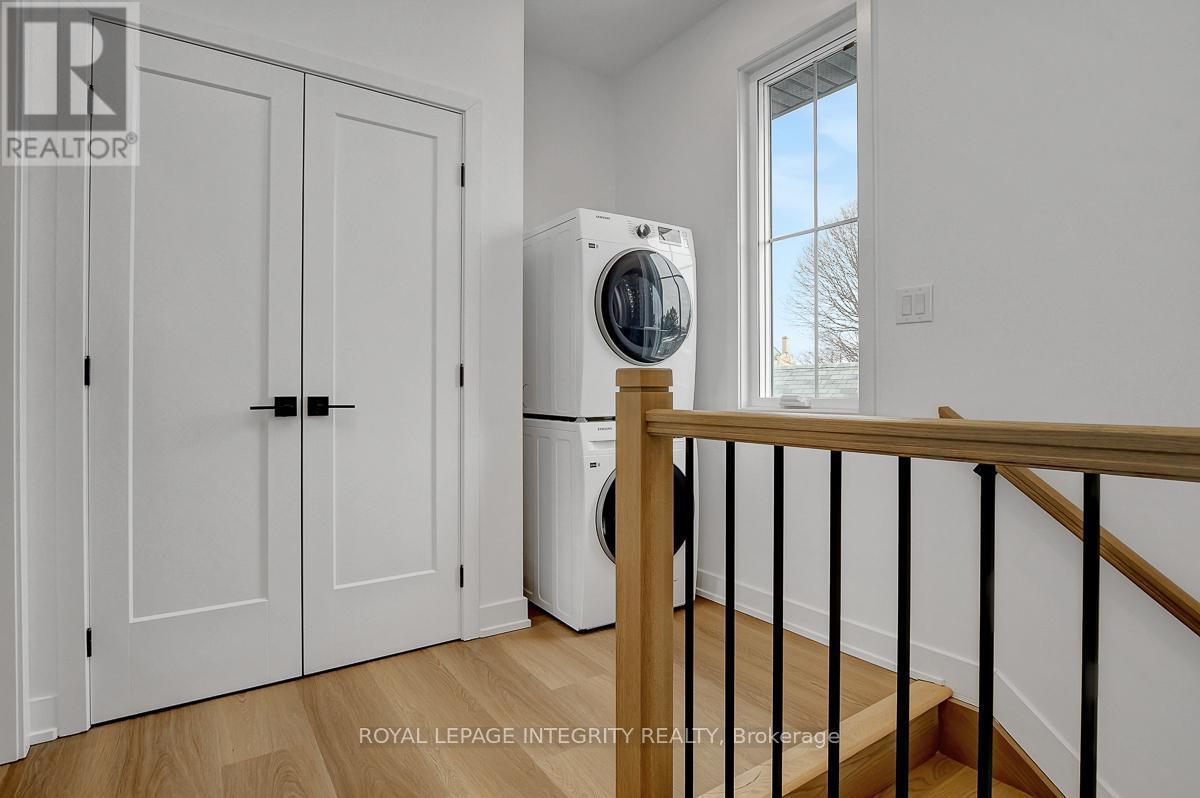 35 Ella Street, Ottawa, ON - Indoor Photo Showing Other Room