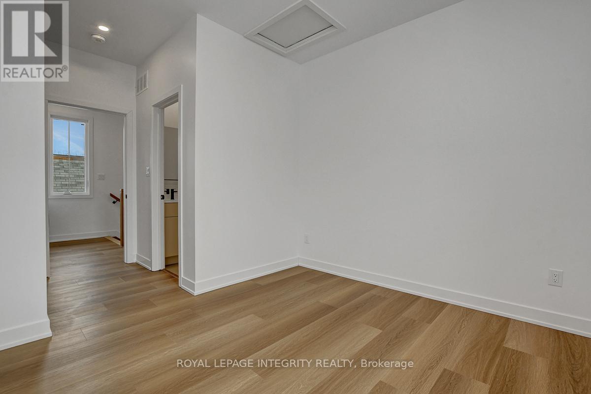 35 Ella Street, Ottawa, ON - Indoor Photo Showing Other Room