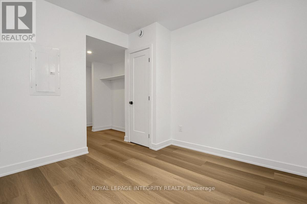 35 Ella Street, Ottawa, ON - Indoor Photo Showing Other Room