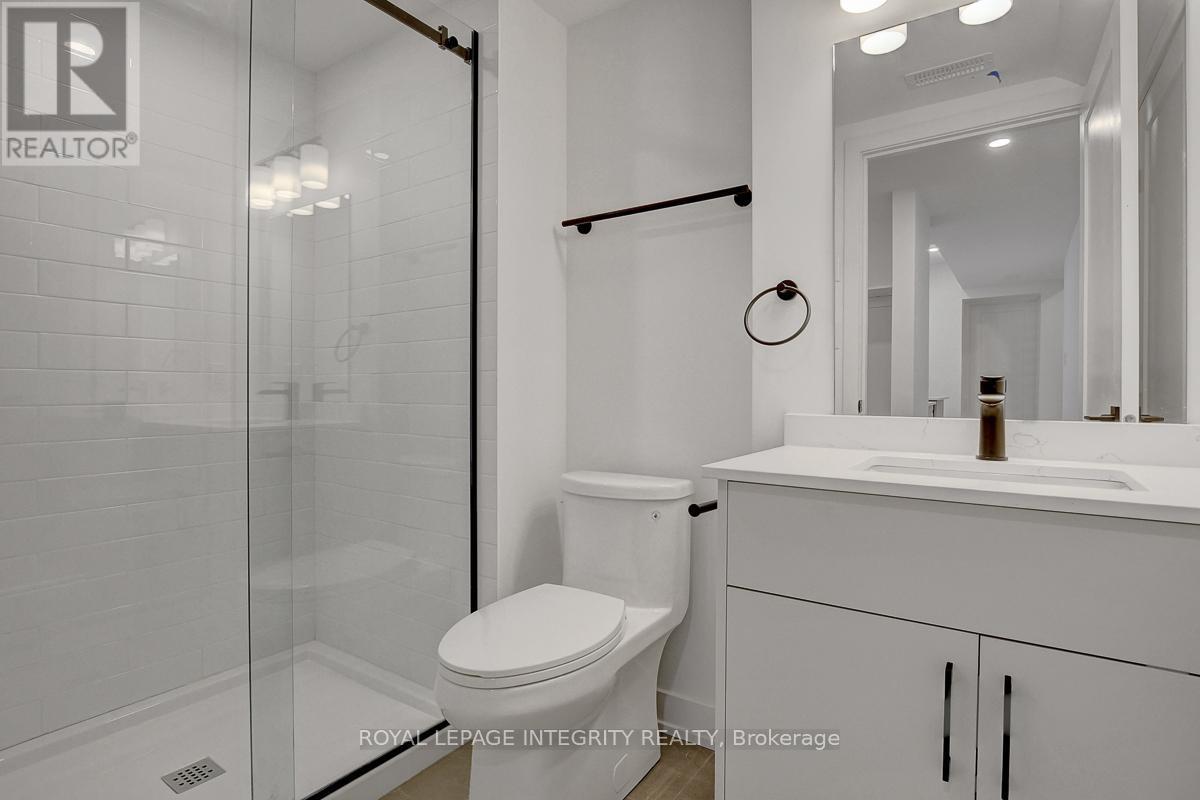 35 Ella Street, Ottawa, ON - Indoor Photo Showing Bathroom