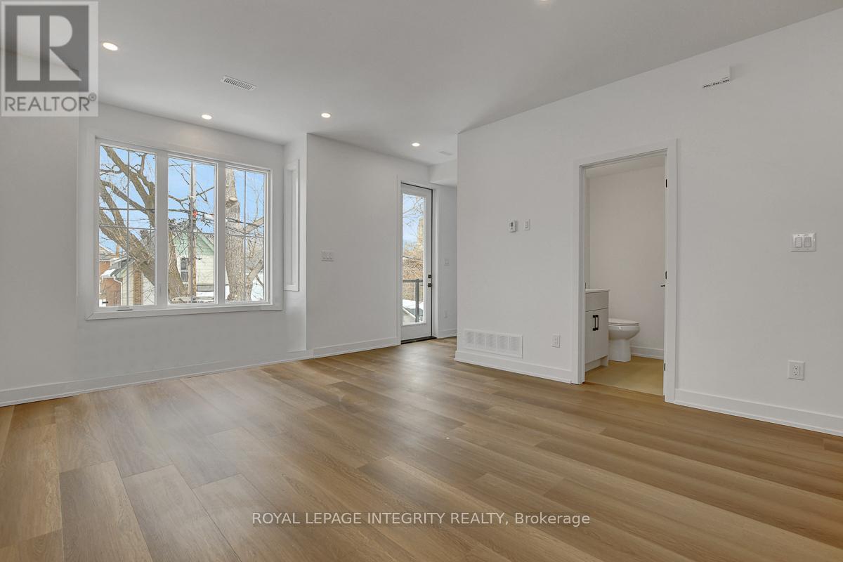 37 Ella Street, Ottawa, ON - Indoor Photo Showing Other Room