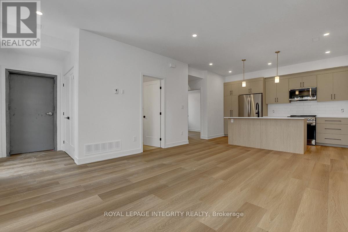 37 Ella Street, Ottawa, ON - Indoor Photo Showing Kitchen With Upgraded Kitchen