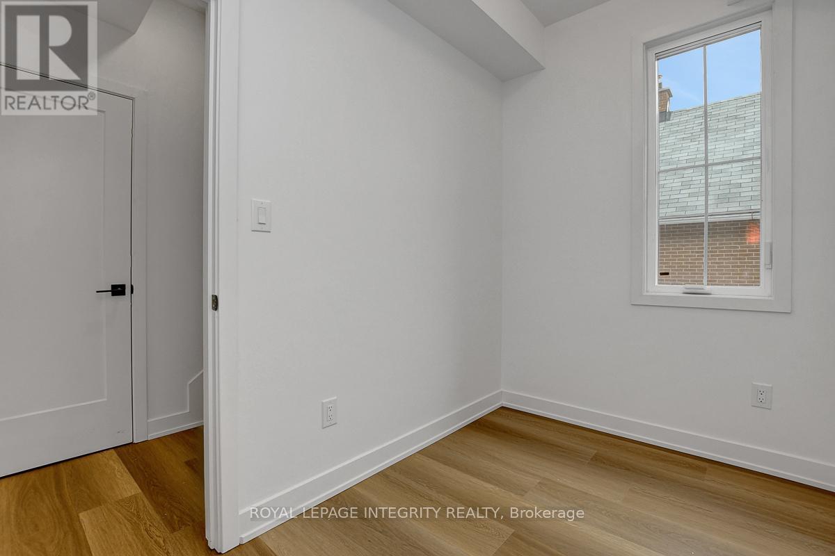 37 Ella Street, Ottawa, ON - Indoor Photo Showing Other Room