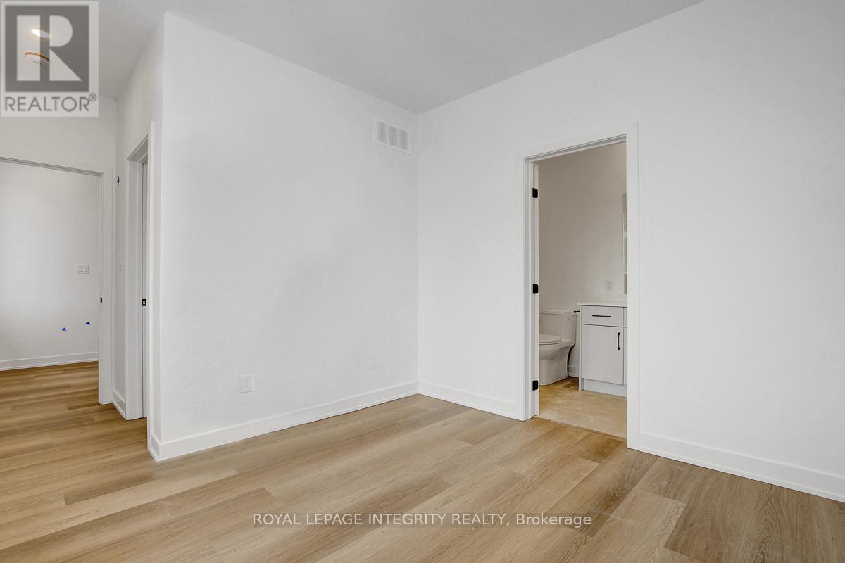 37 Ella Street, Ottawa, ON - Indoor Photo Showing Other Room