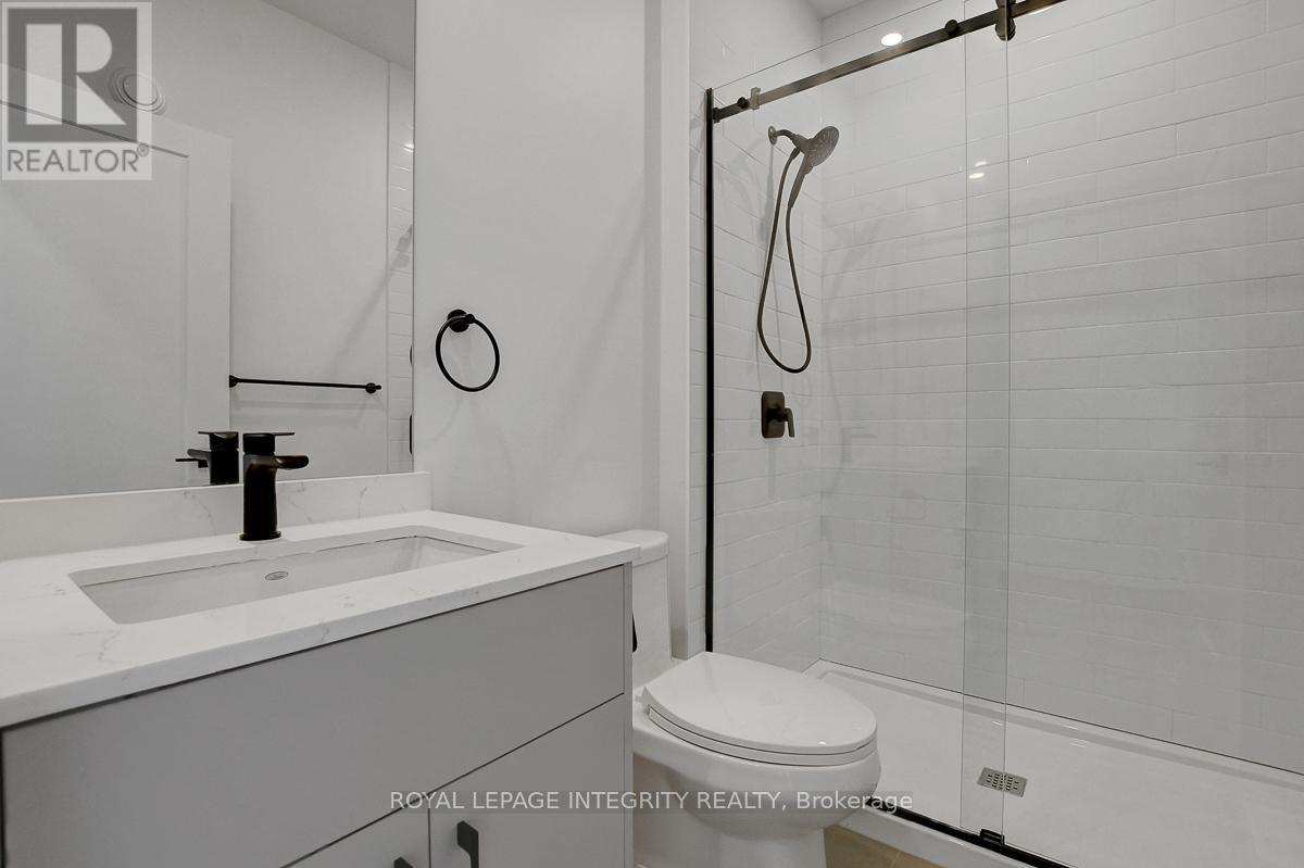 37 Ella Street, Ottawa, ON - Indoor Photo Showing Bathroom