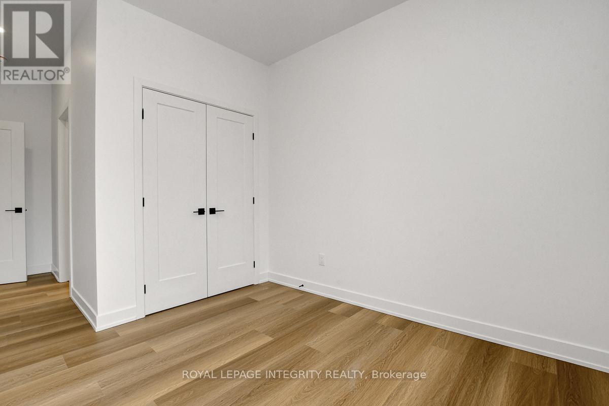 37 Ella Street, Ottawa, ON - Indoor Photo Showing Other Room