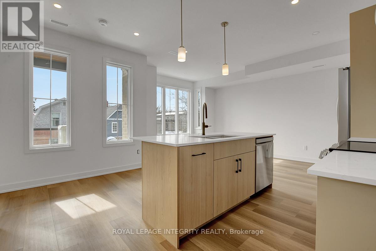 37 Ella Street, Ottawa, ON - Indoor Photo Showing Kitchen