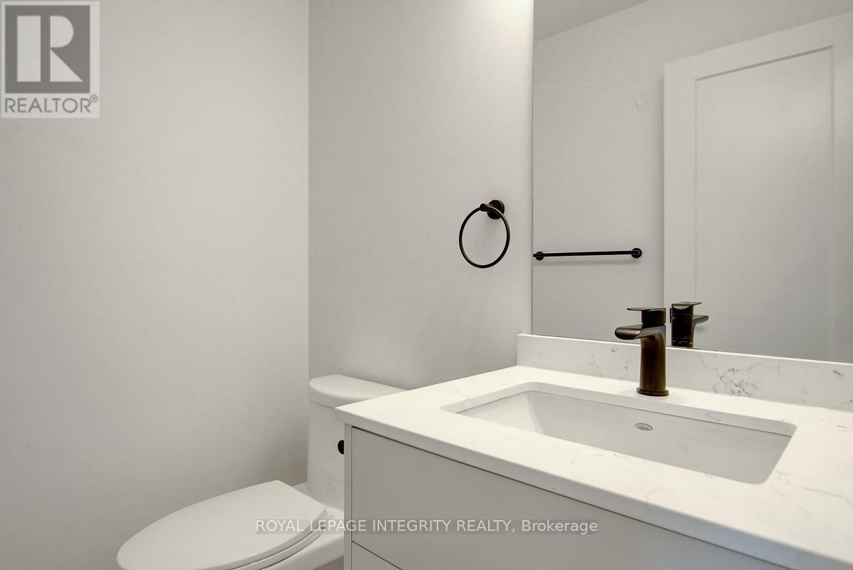 37 Ella Street, Ottawa, ON - Indoor Photo Showing Bathroom
