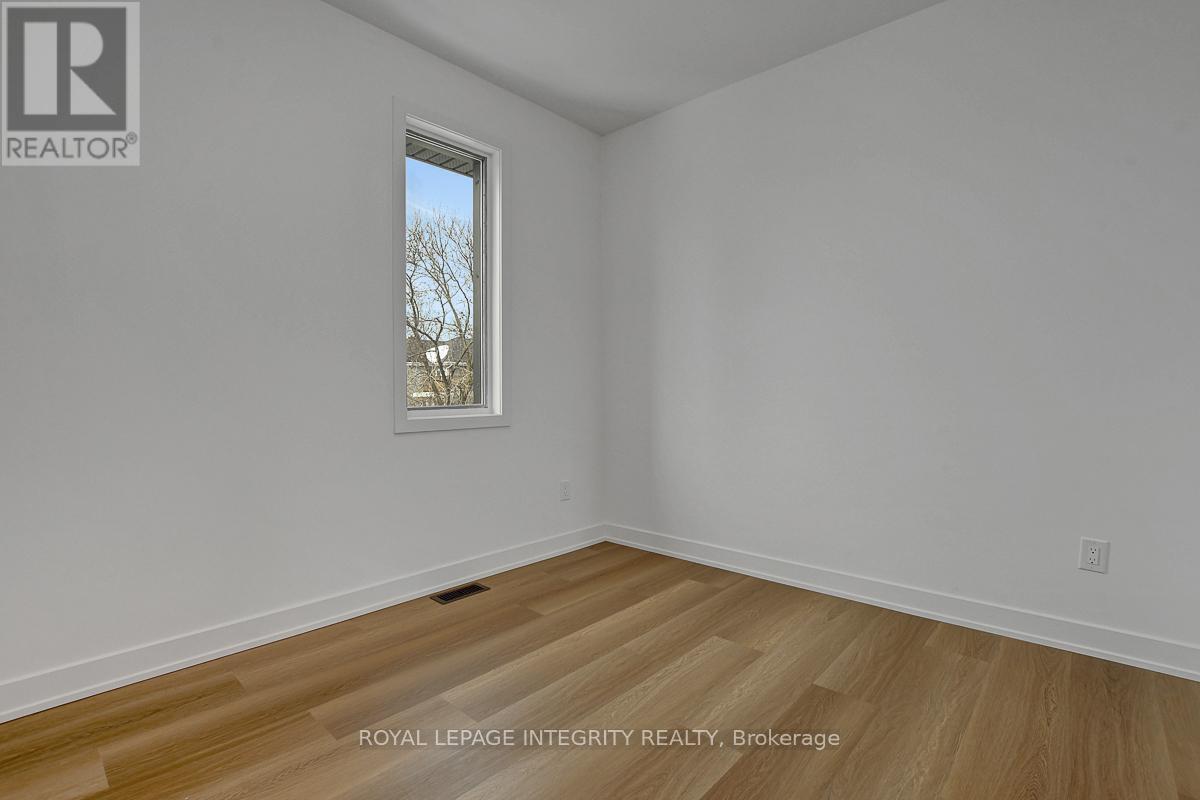 37 Ella Street, Ottawa, ON - Indoor Photo Showing Other Room