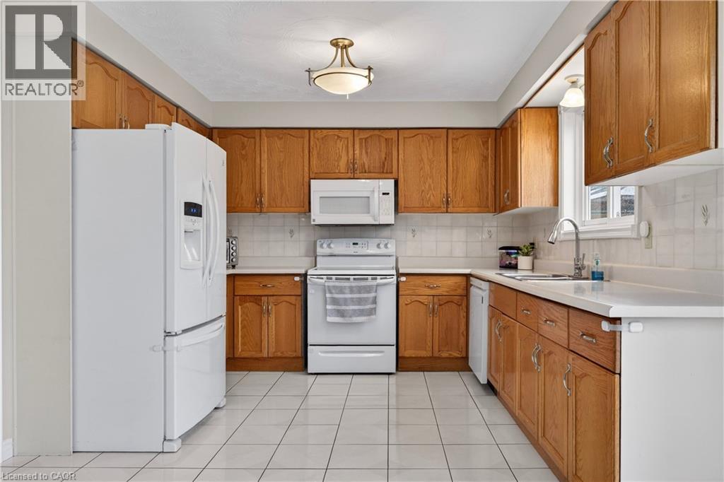 189 Templemead Drive, Hamilton, ON - Indoor Photo Showing Kitchen