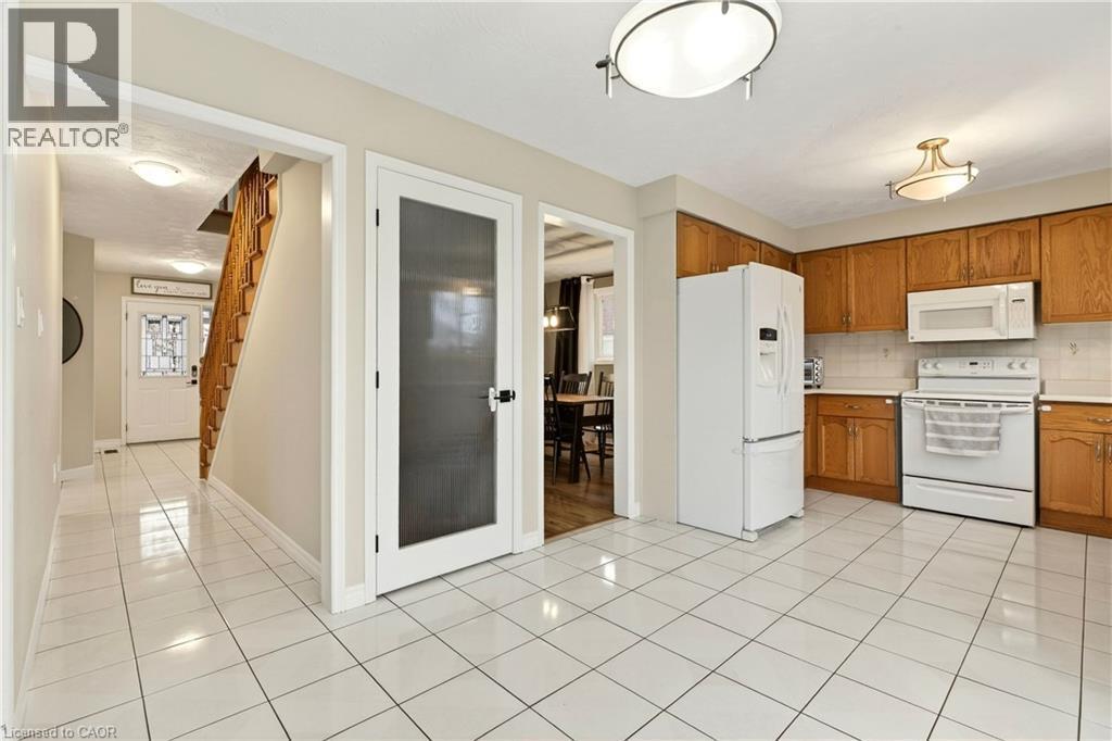 189 Templemead Drive, Hamilton, ON - Indoor Photo Showing Kitchen