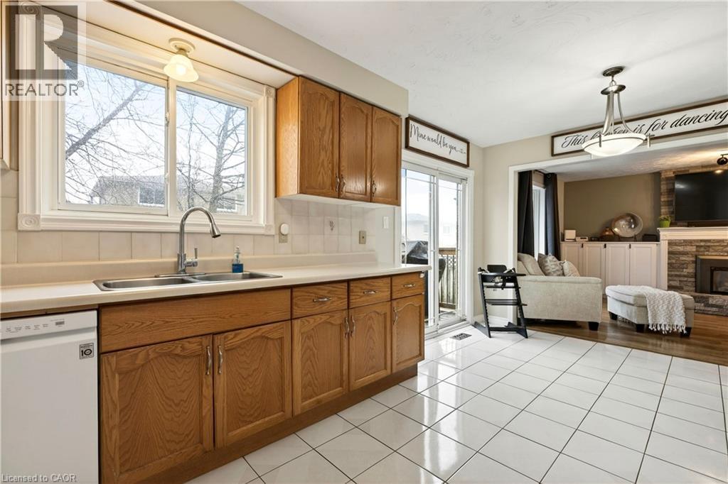 189 Templemead Drive, Hamilton, ON - Indoor Photo Showing Kitchen With Double Sink