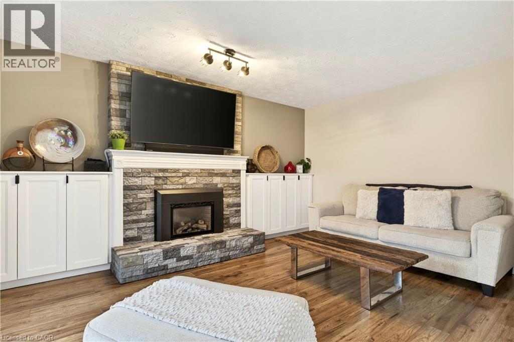 189 Templemead Drive, Hamilton, ON - Indoor Photo Showing Living Room With Fireplace