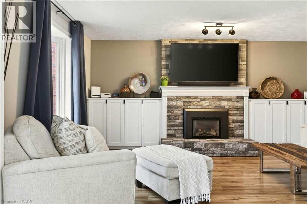 189 Templemead Drive, Hamilton, ON - Indoor Photo Showing Living Room With Fireplace