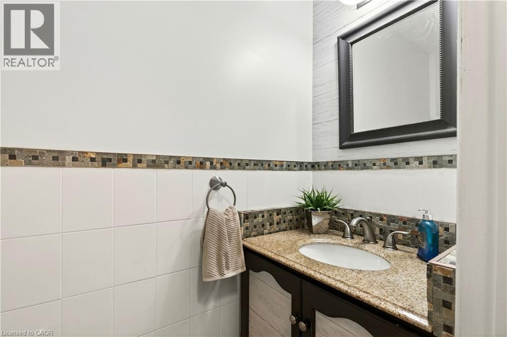 189 Templemead Drive, Hamilton, ON - Indoor Photo Showing Bathroom