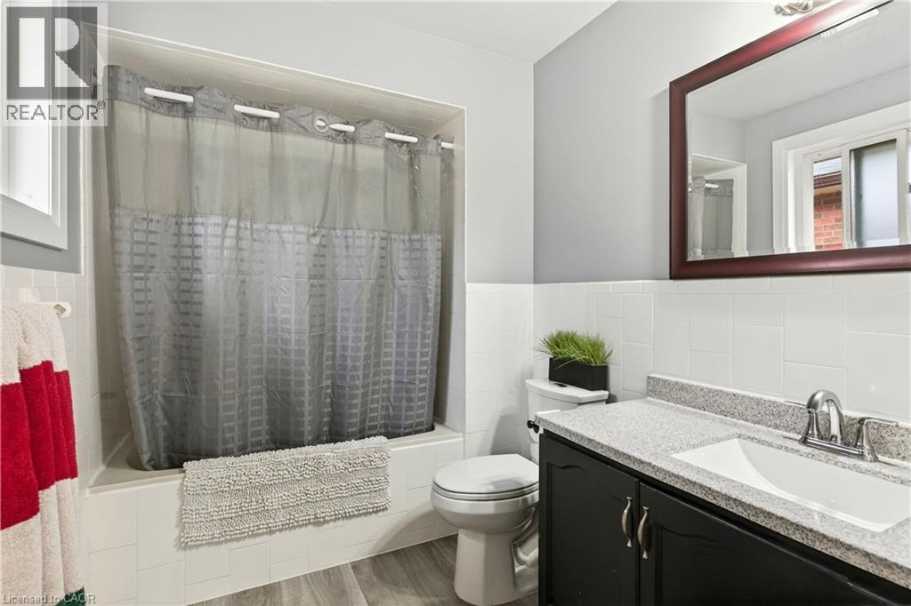 189 Templemead Drive, Hamilton, ON - Indoor Photo Showing Bathroom