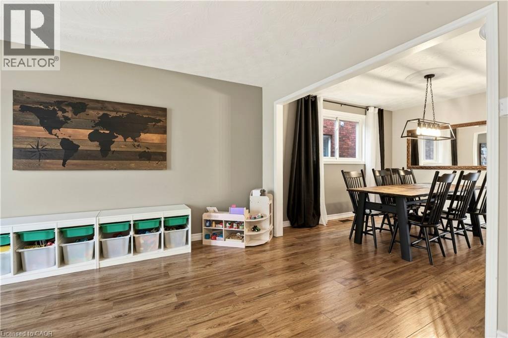 189 Templemead Drive, Hamilton, ON - Indoor Photo Showing Dining Room