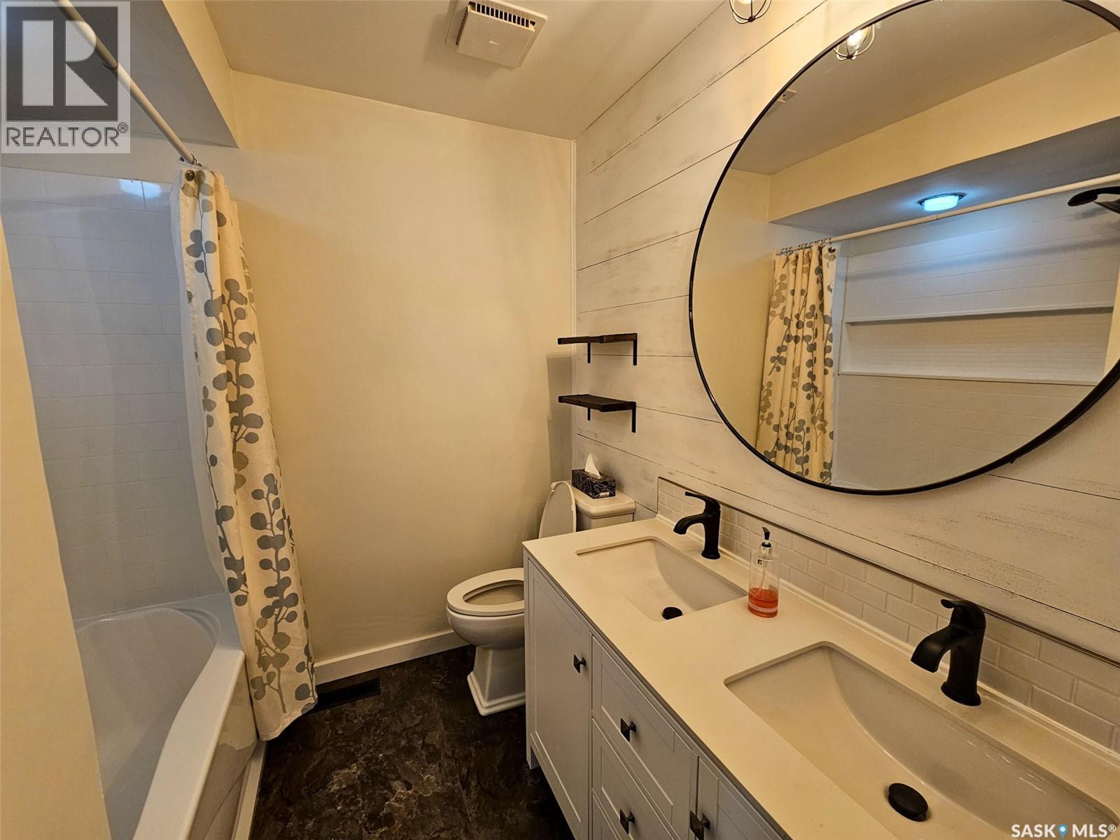 20 Centennial Drive, Mossbank, SK - Indoor Photo Showing Bathroom