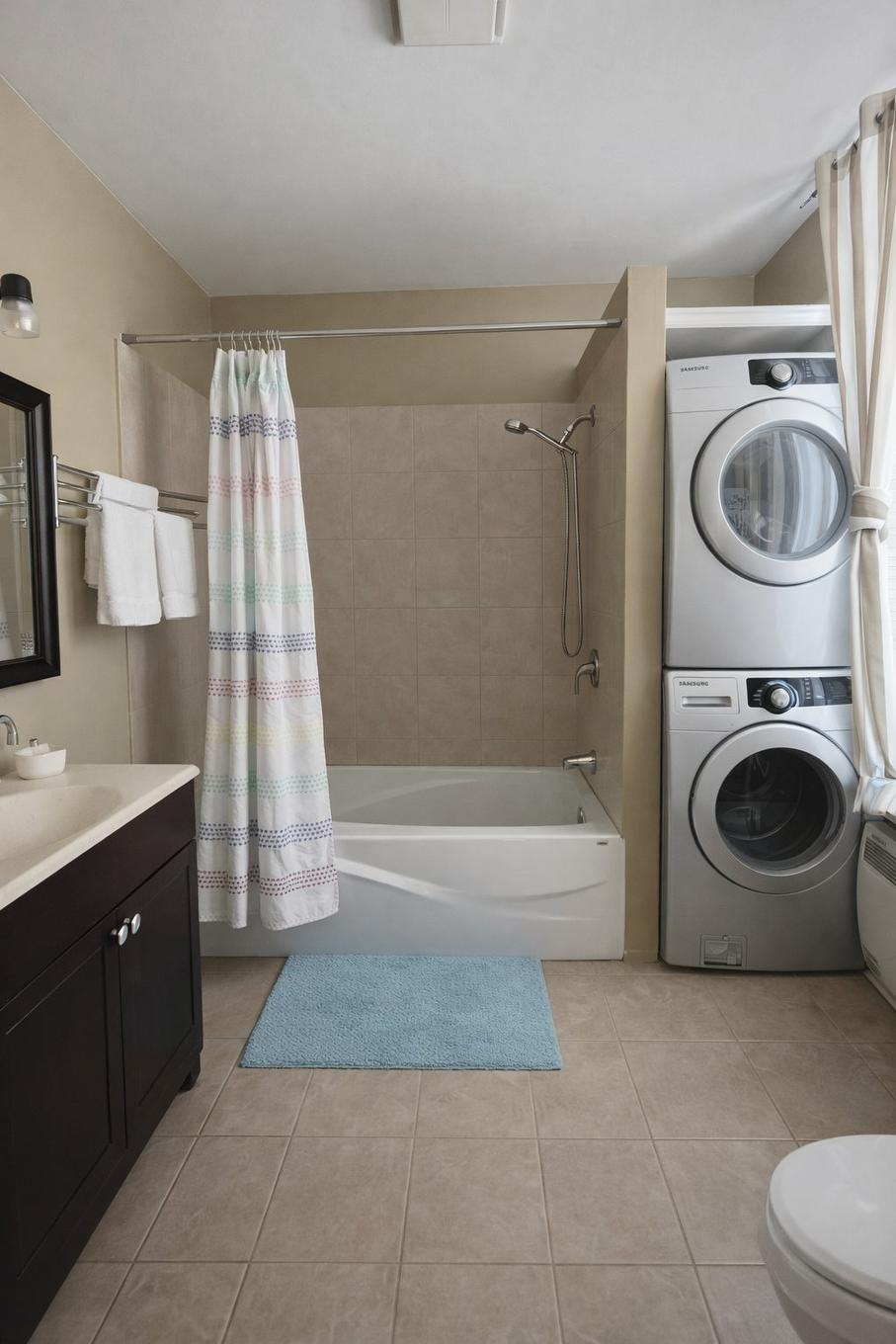 Bathroom - 3553 Boul. Décarie, Montréal (Côte-Des-Neiges/Notre-Dame-De-Grâce), QC - Indoor Photo Showing Laundry Room