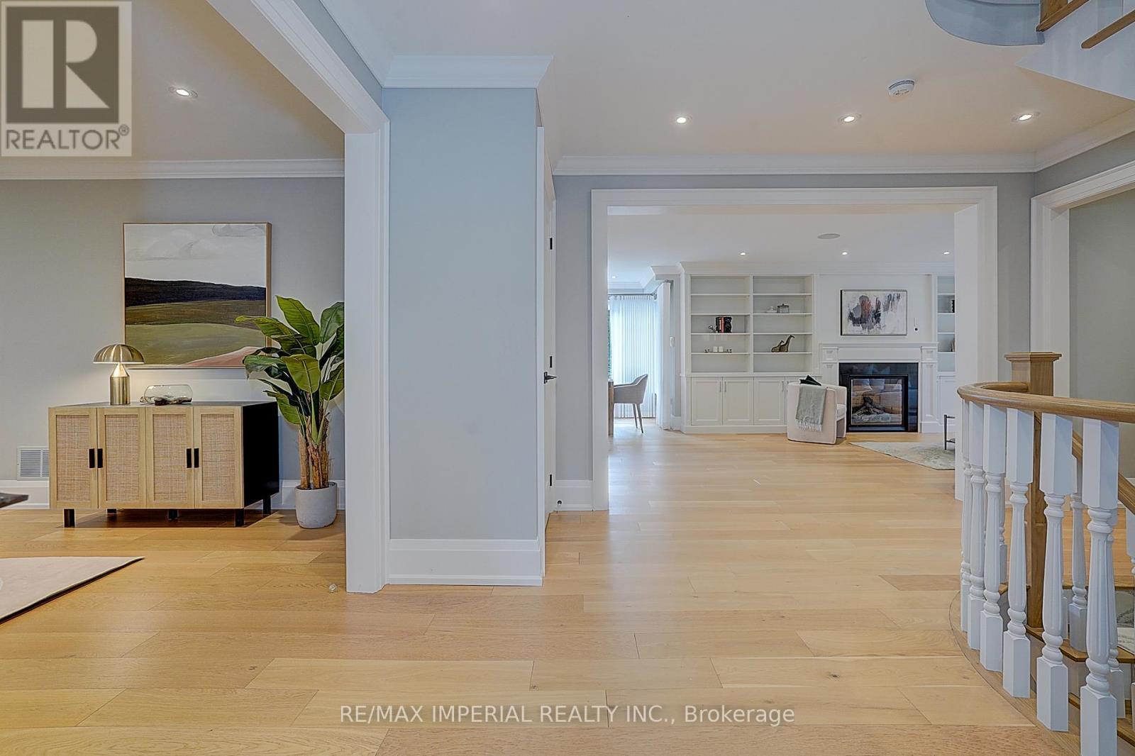 1832 Pine Siskin Court, Mississauga, ON - Indoor With Fireplace