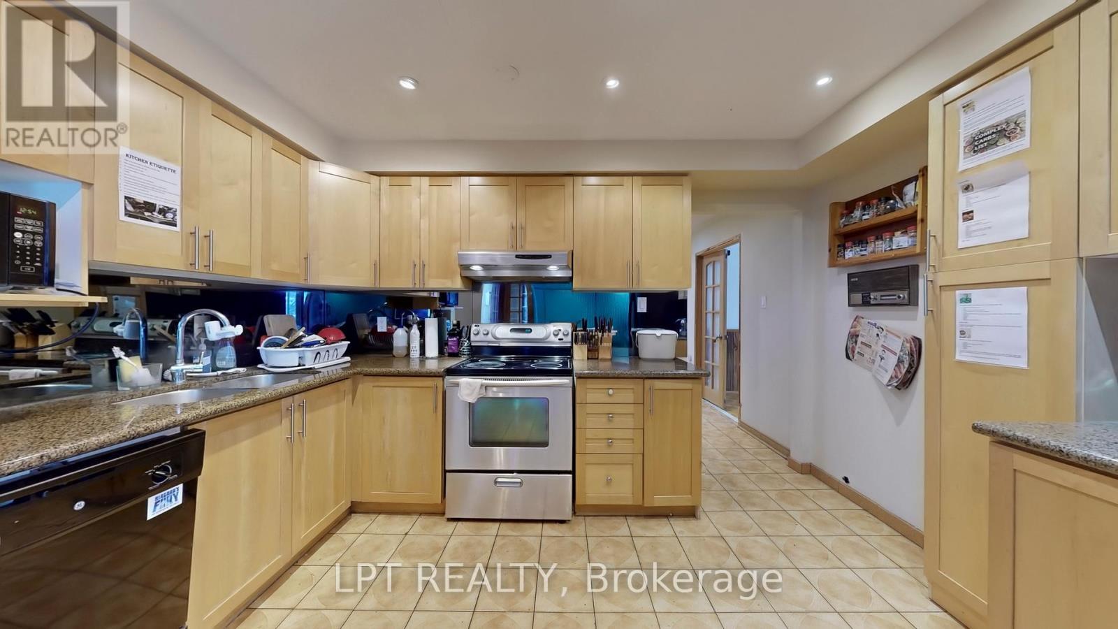 3431 Dorcas Street, Mississauga, ON - Indoor Photo Showing Kitchen With Double Sink