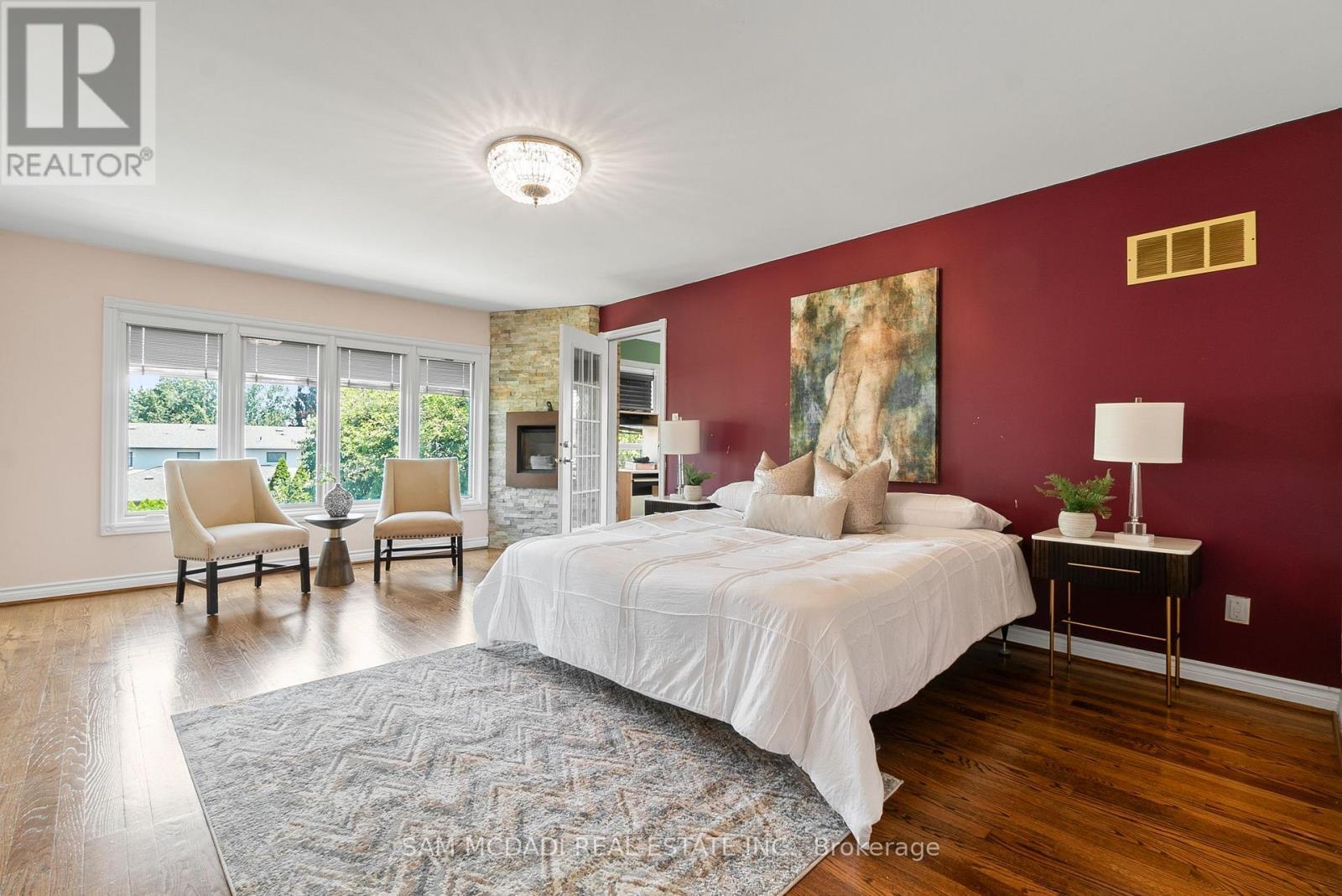 2339 Glengarry Road, Mississauga, ON - Indoor Photo Showing Bedroom