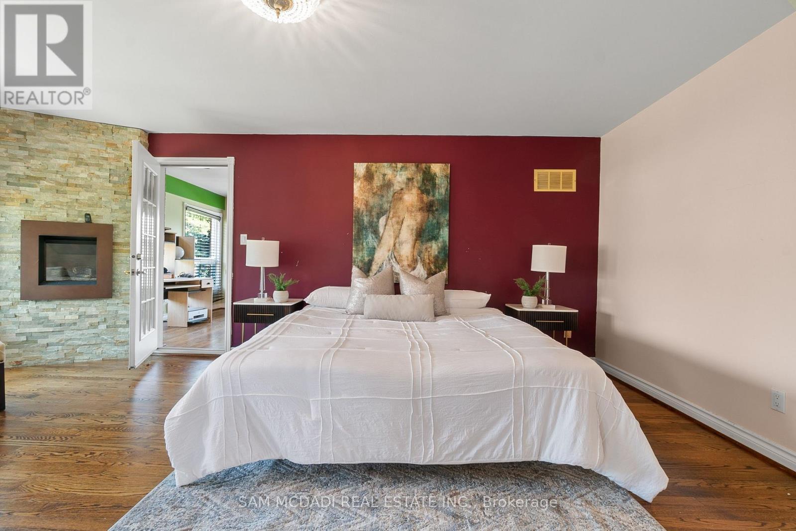 2339 Glengarry Road, Mississauga, ON - Indoor Photo Showing Bedroom