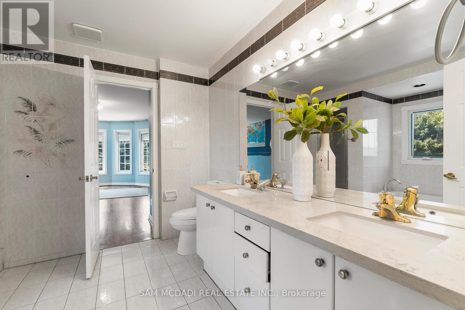 2339 Glengarry Road, Mississauga, ON - Indoor Photo Showing Bathroom