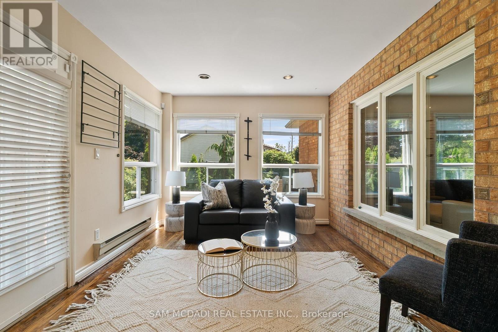 2339 Glengarry Road, Mississauga, ON - Indoor Photo Showing Living Room