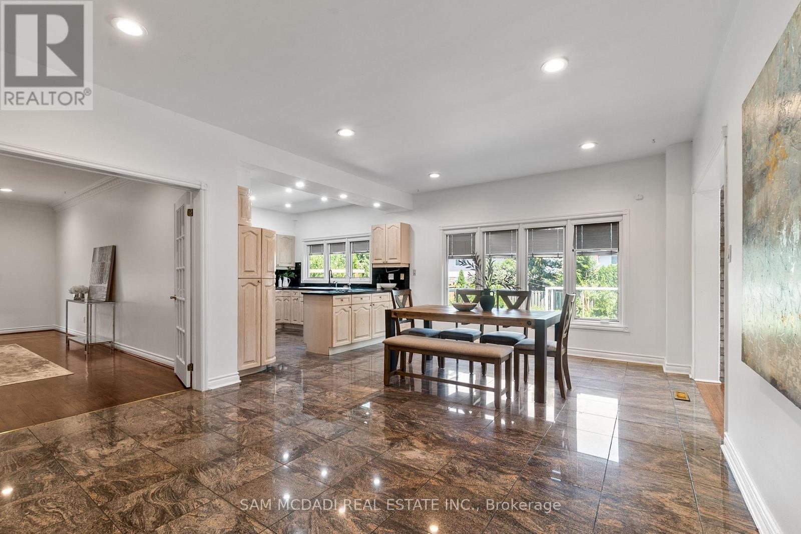 2339 Glengarry Road, Mississauga, ON - Indoor Photo Showing Dining Room