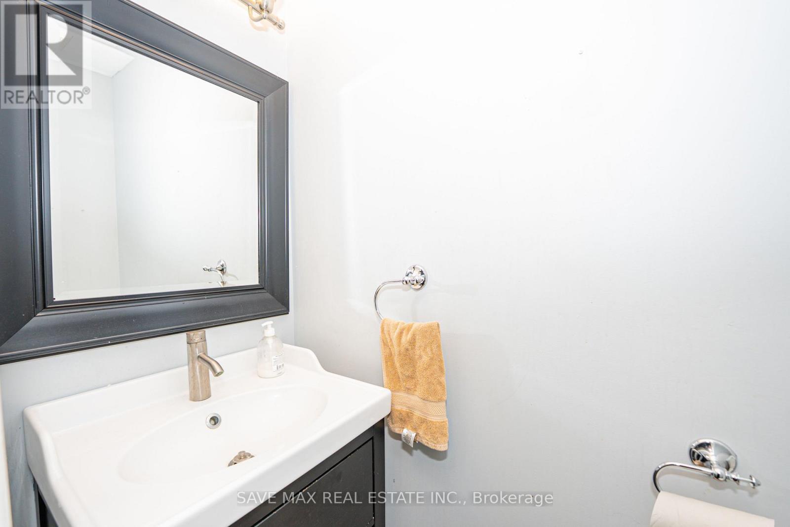 1691 Samuelson Circle, Mississauga, ON - Indoor Photo Showing Bathroom