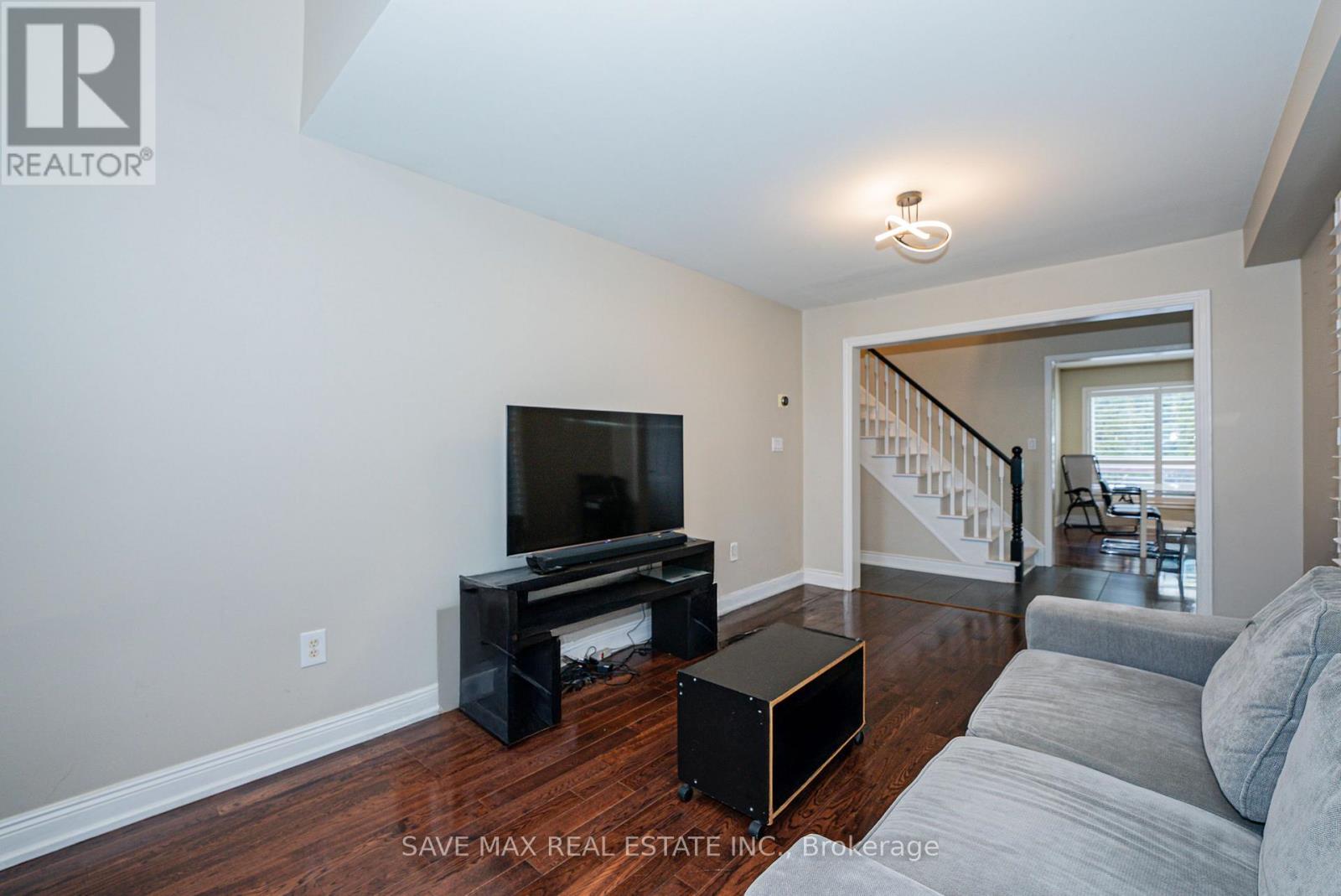 1691 Samuelson Circle, Mississauga, ON - Indoor Photo Showing Living Room