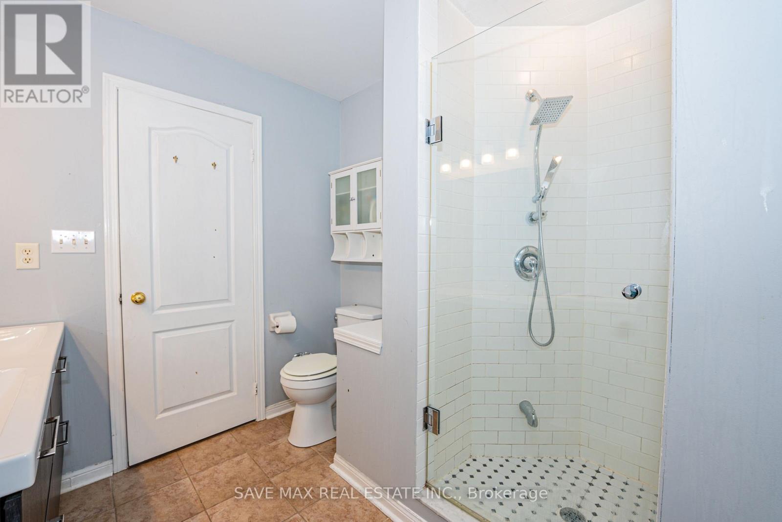 1691 Samuelson Circle, Mississauga, ON - Indoor Photo Showing Bathroom