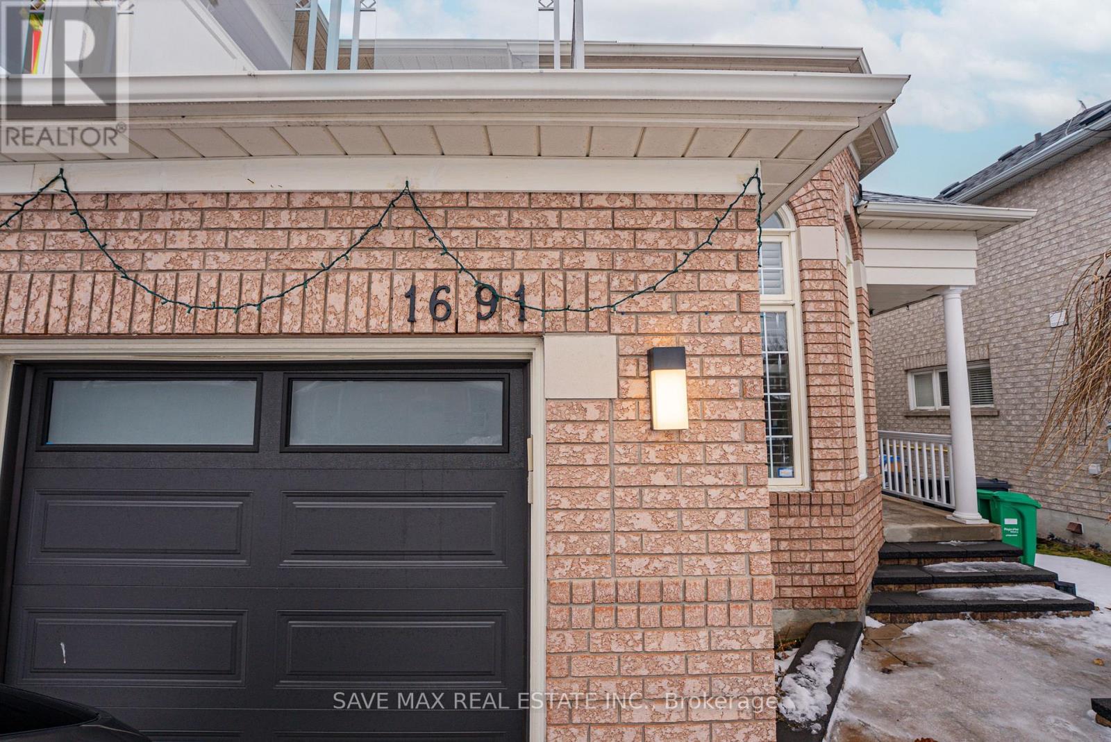 1691 Samuelson Circle, Mississauga, ON - Outdoor With Exterior