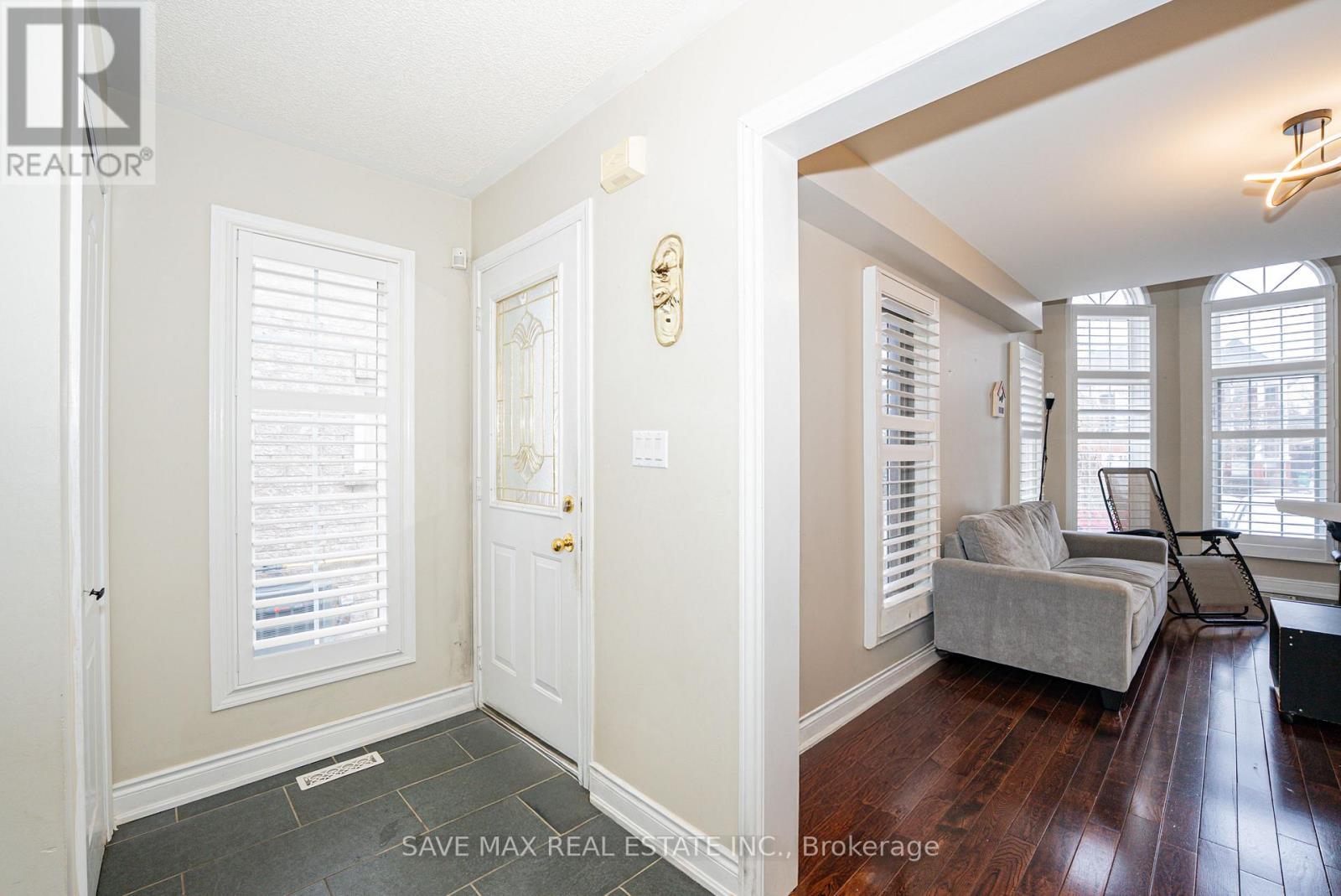 1691 Samuelson Circle, Mississauga, ON - Indoor